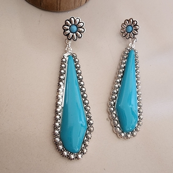 NEW Boho Turquoise Floral Antique Metal Earrings - Picture 6 of 9